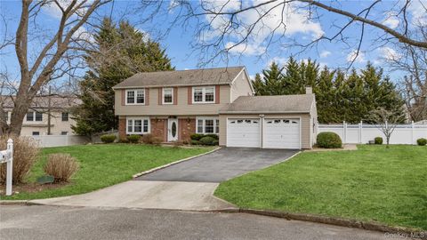 Homes For Sale - 3 Split Rail Lane<br/> East Setauket, NY 11733