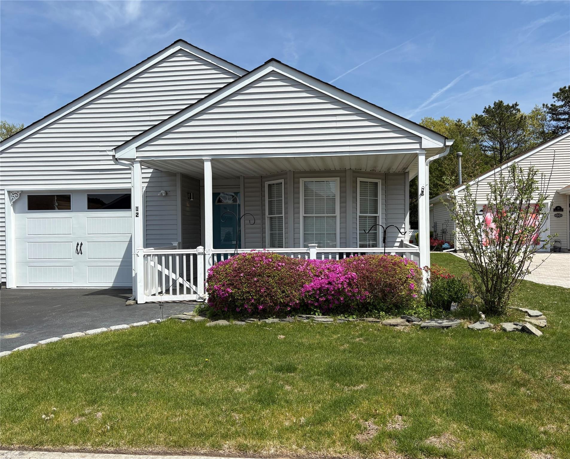 Orange Tree Ct, Manorville, Hamptons, NY - 2 Bedrooms  
2 Bathrooms - 