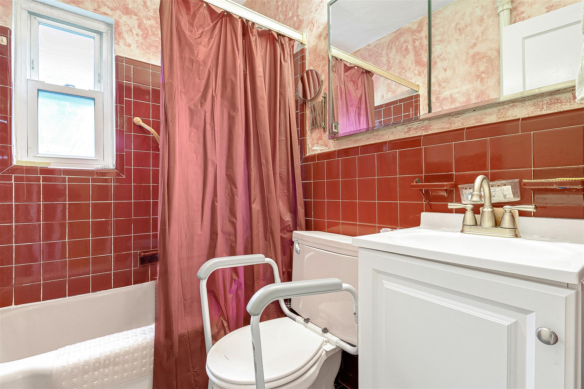 85-82 66th Road, Rego Park, New York image 16