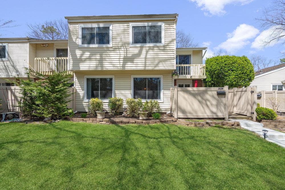 203 Springmeadow Drive #H, Holbrook, New York image 2