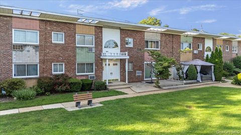 Condo For Sale - 267 N Newbridge Road #2D<br/> Nassau County, Levittown, NY 11756