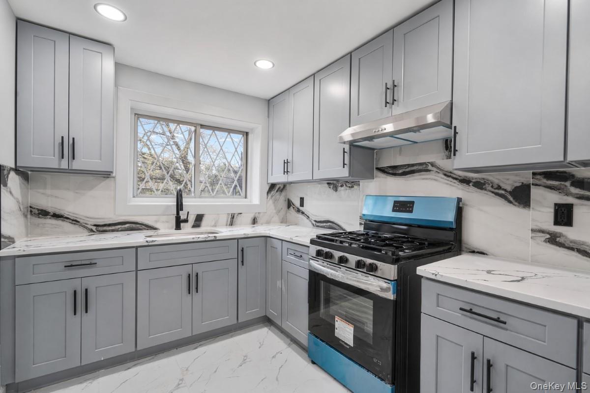 186-01 Henderson Avenue