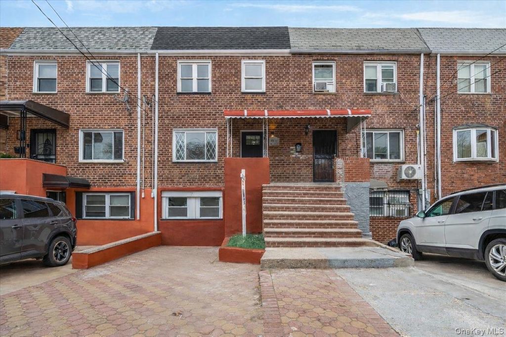 Photo of 186-01 Henderson Avenue, Hollis, NY 11423 (MLS # 988131)