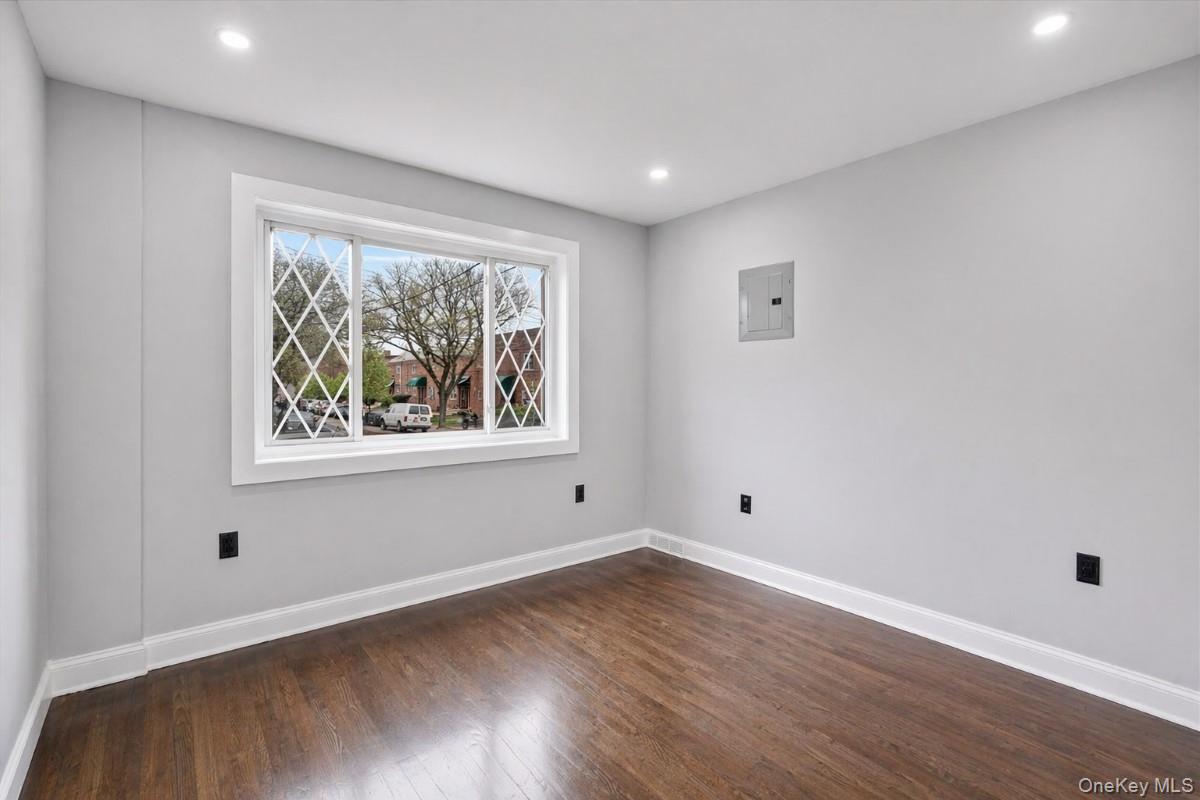 186-01 Henderson Avenue