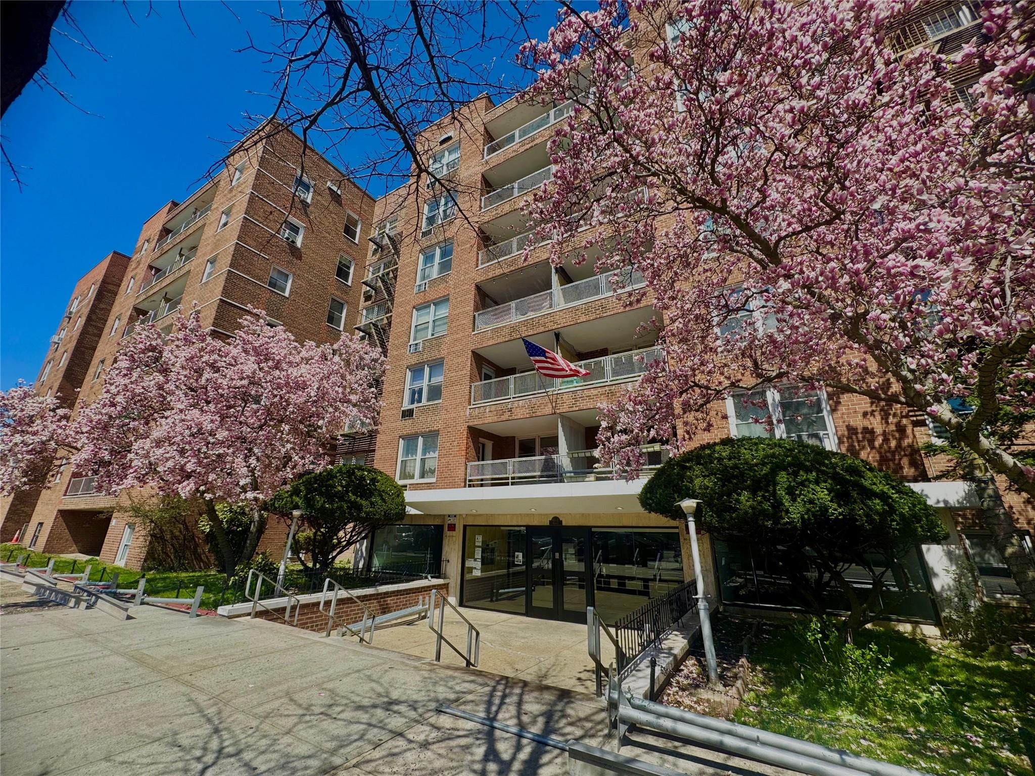 60-11 Broadway #4C, Woodside, New York image 1