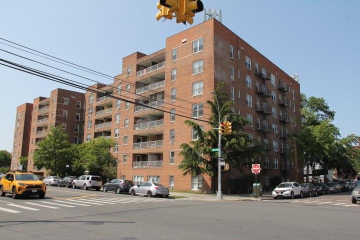 Property for Sale at Broadway 4C, Woodside, Queens, NY - Bedrooms: 2 
Bathrooms: 1 
Rooms: 4  - $495,000
