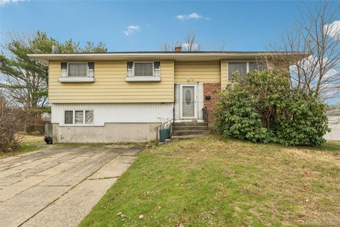 40 Bowling Lane Deer Park NY 11729