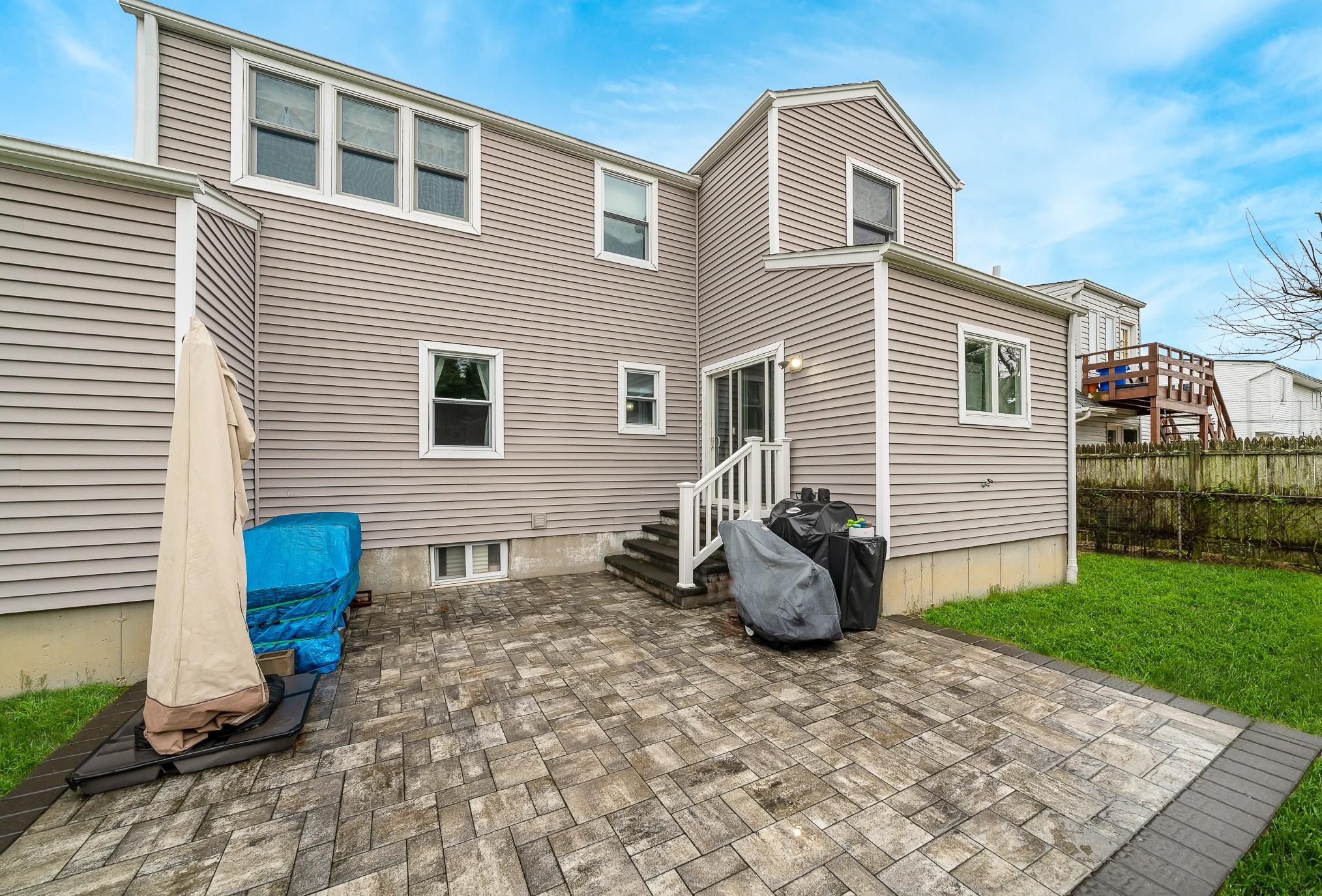 11 Deauville Parkway, Lindenhurst, New York image 7