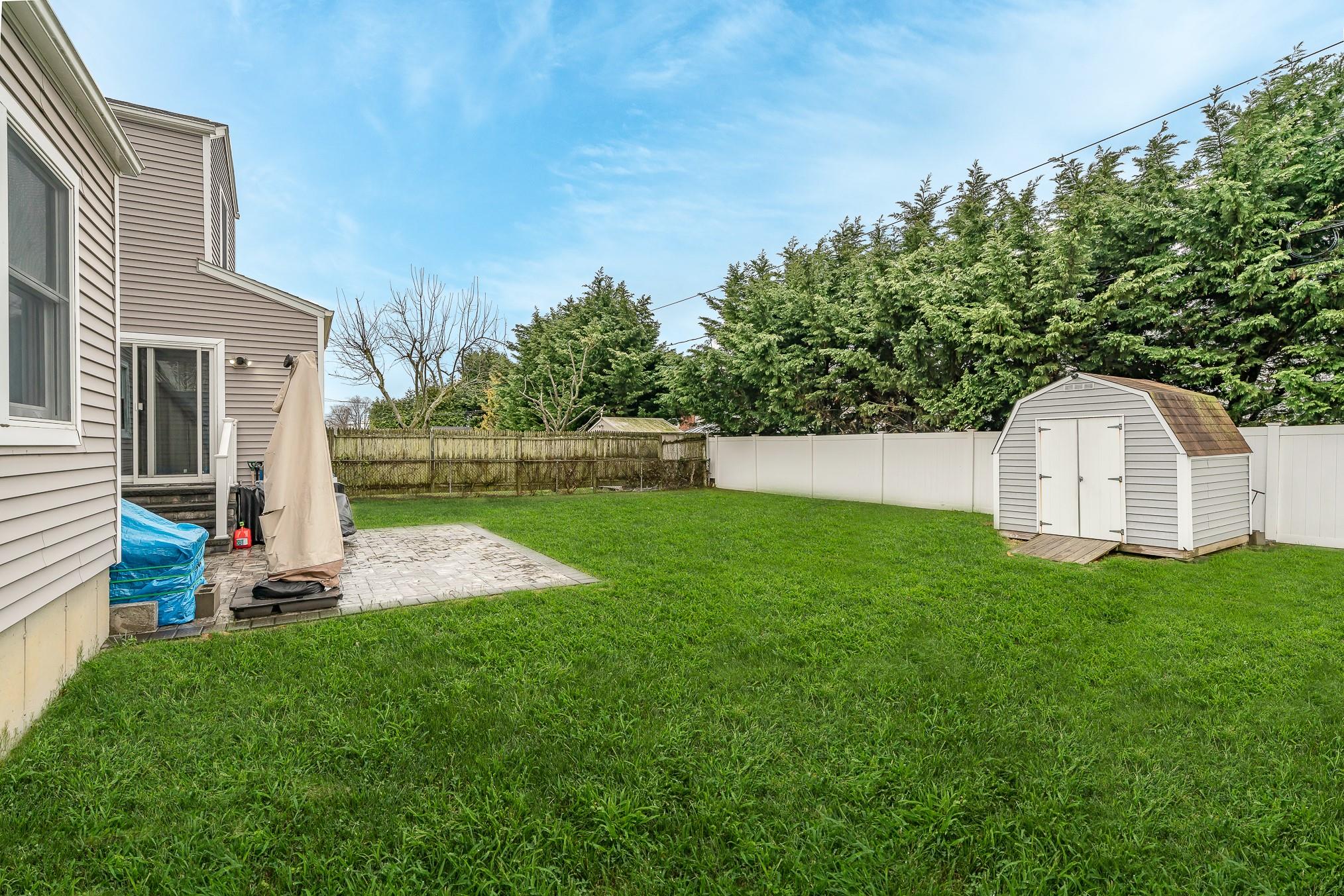 11 Deauville Parkway, Lindenhurst, New York image 6