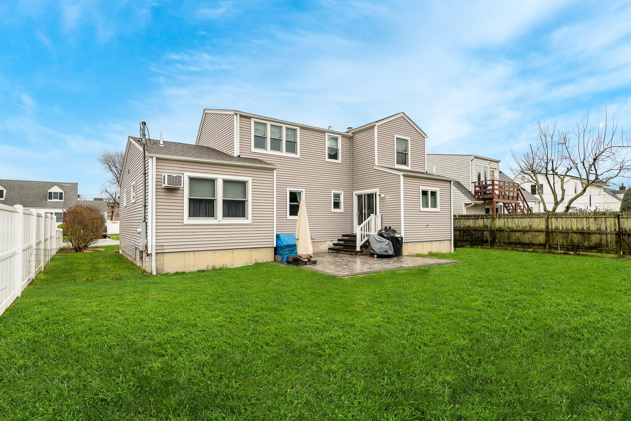 11 Deauville Parkway, Lindenhurst, New York image 5