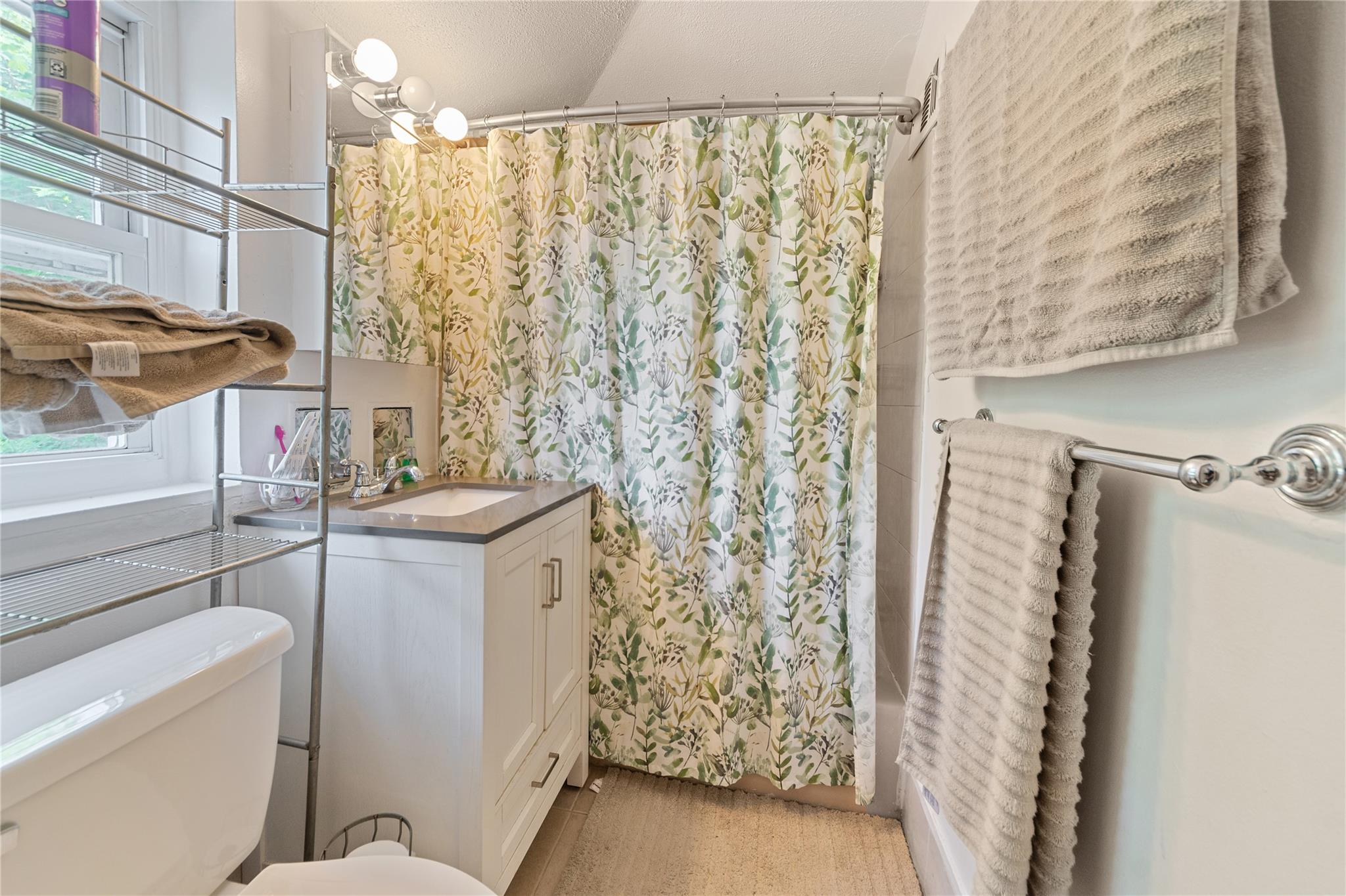 313 Concord Road, Yonkers, New York image 13