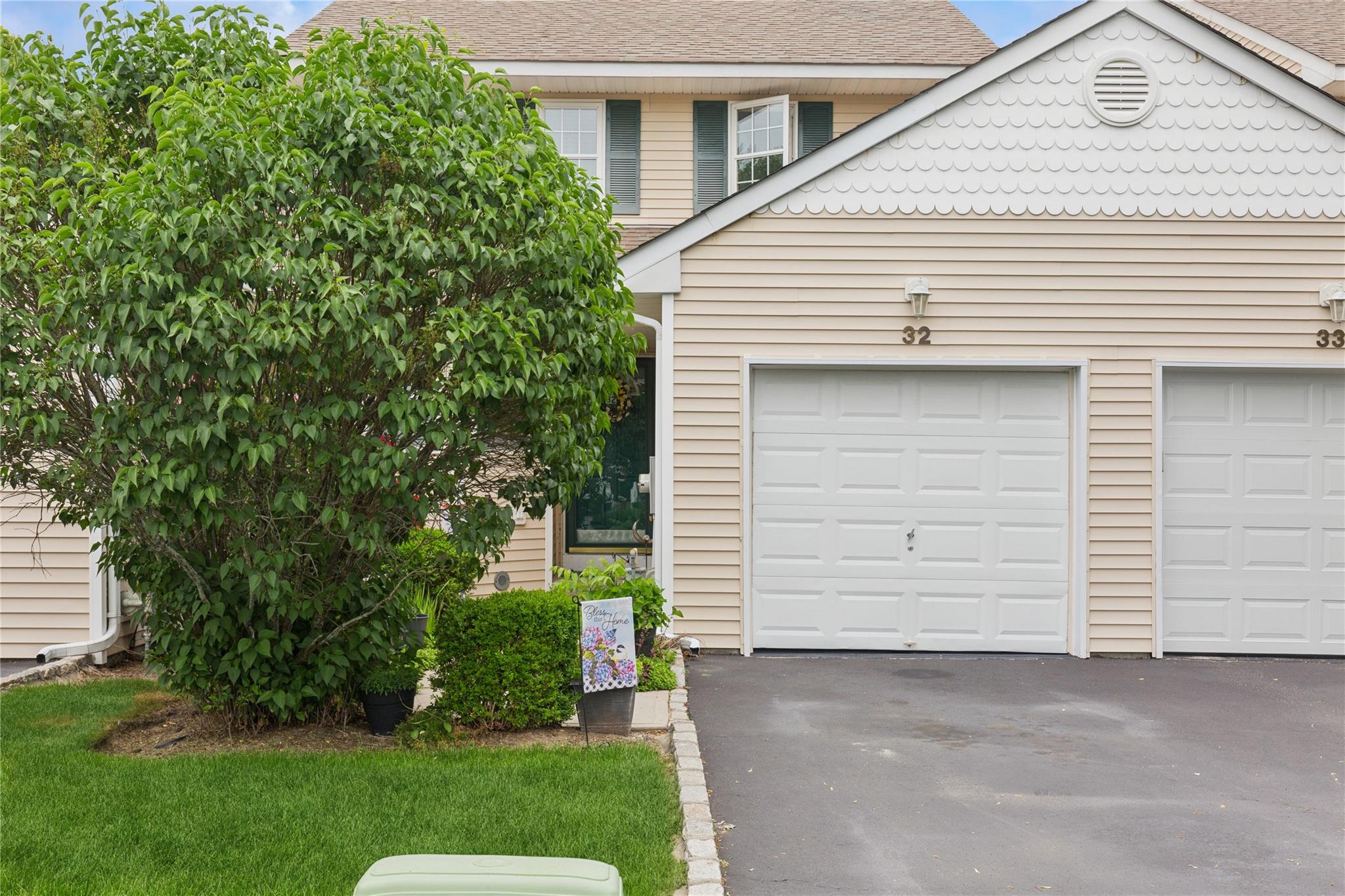 Property for Sale at Blueberry Common, Riverhead, Hamptons, NY - Bedrooms: 2 
Bathrooms: 3  - $449,000