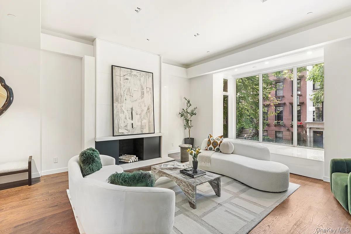 135 E 38th Street
