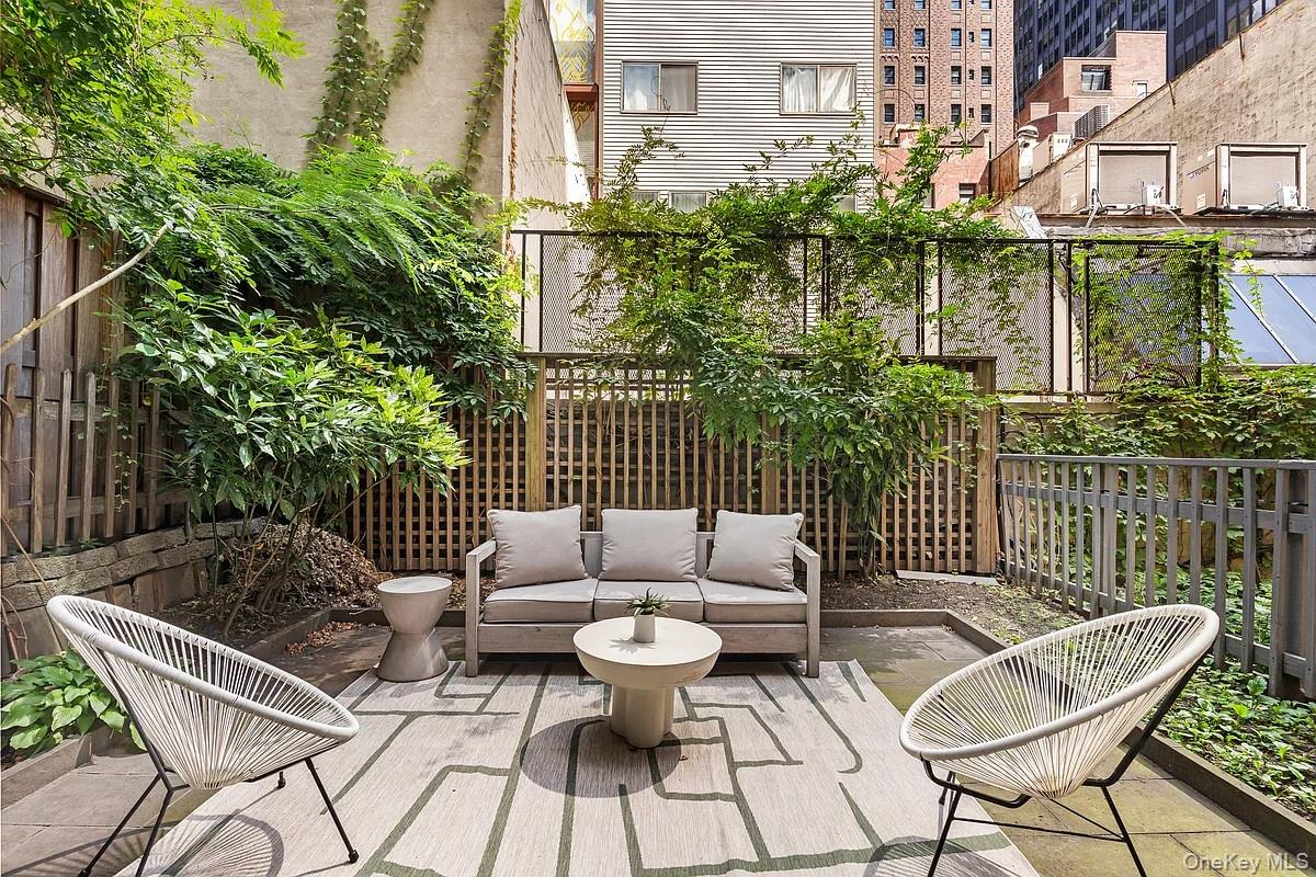 135 E 38th Street