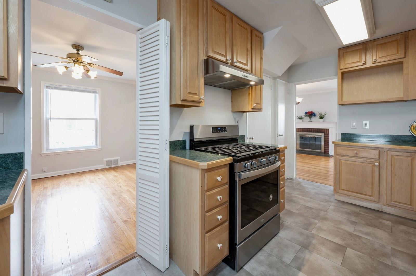 19 Longview Drive, Eastchester, New York image 13
