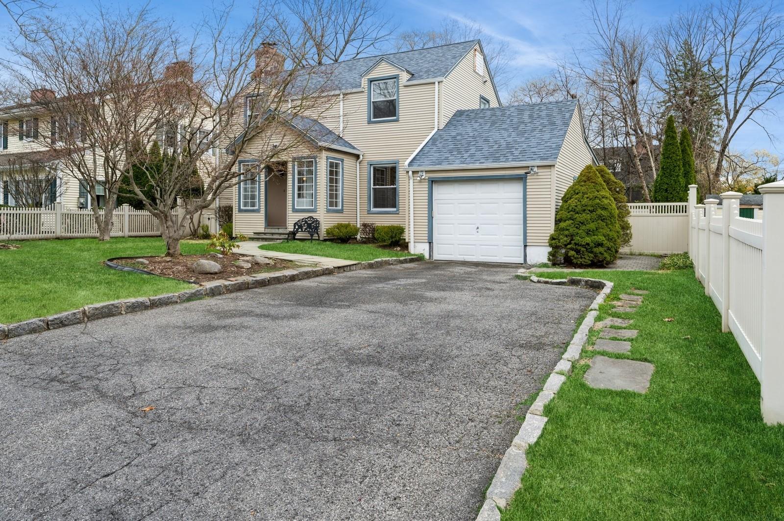 19 Longview Drive, Eastchester, New York image 2