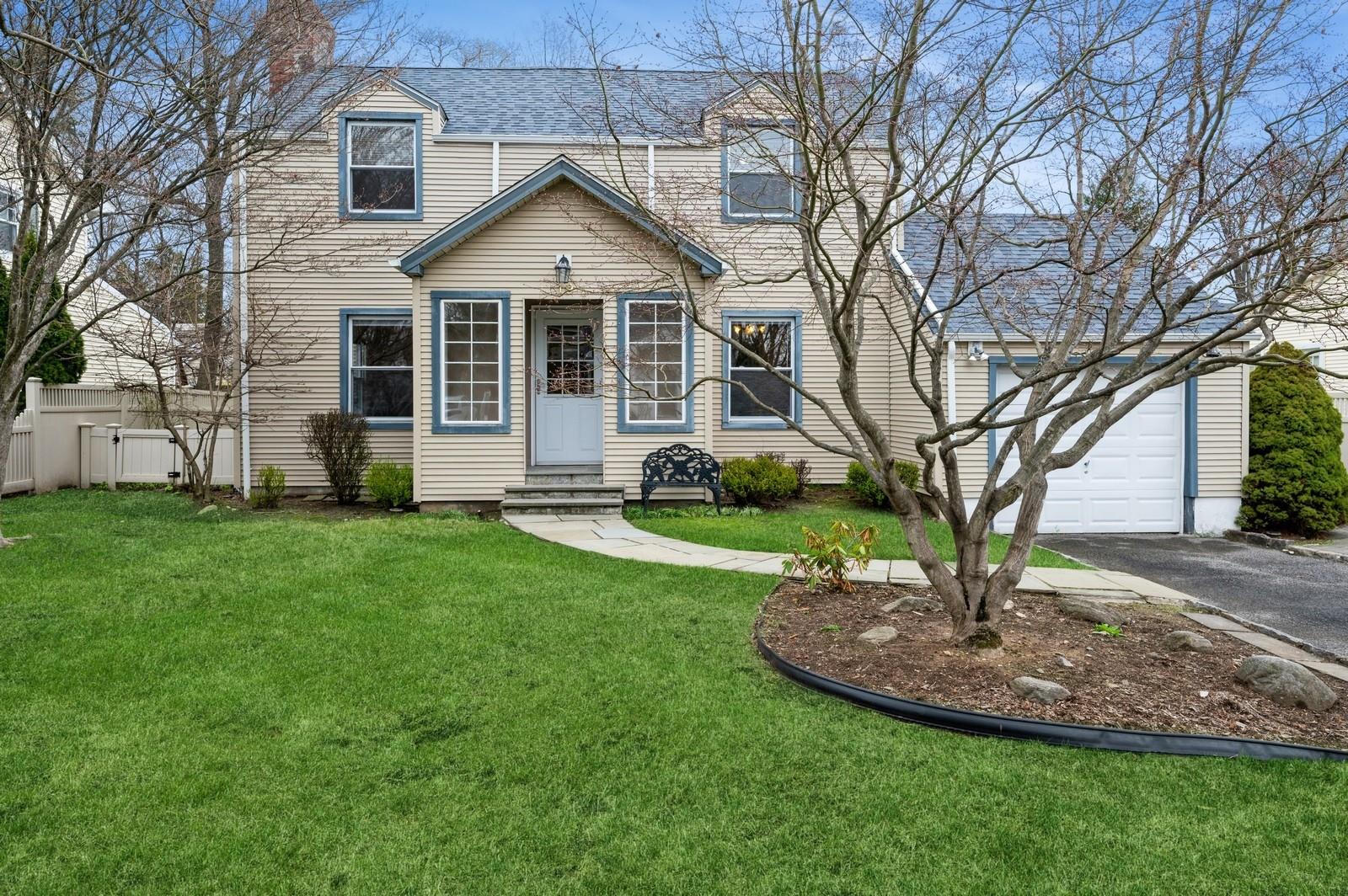 19 Longview Drive, Eastchester, New York image 1