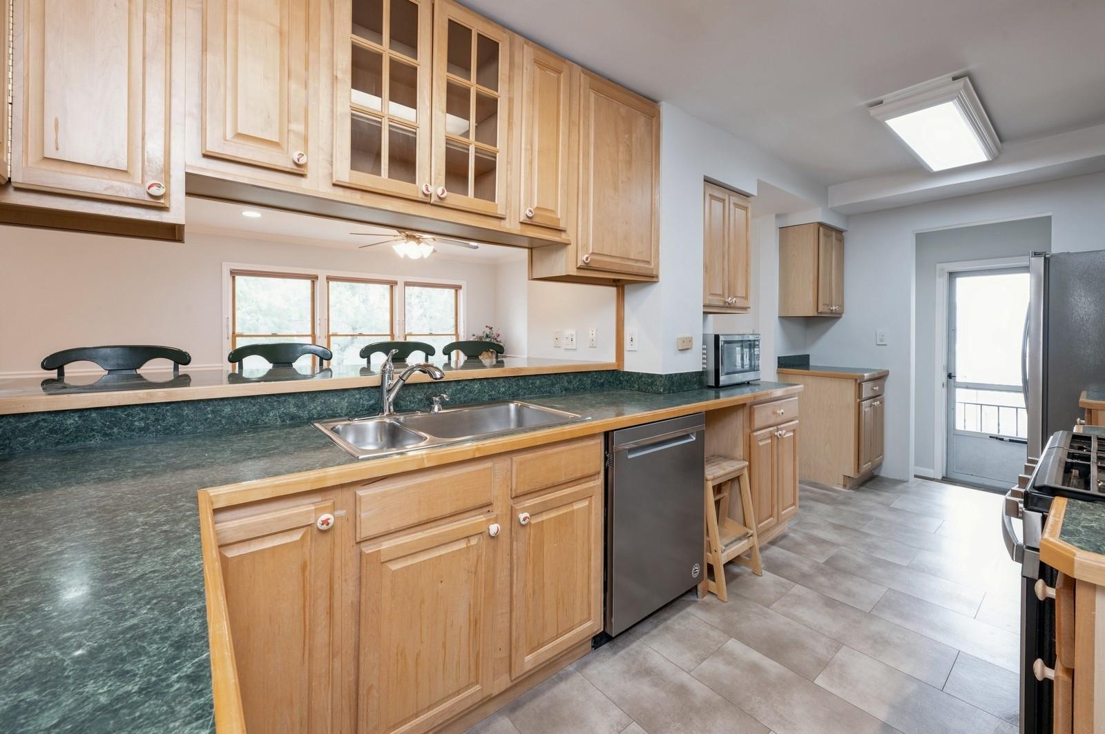 19 Longview Drive, Eastchester, New York image 14