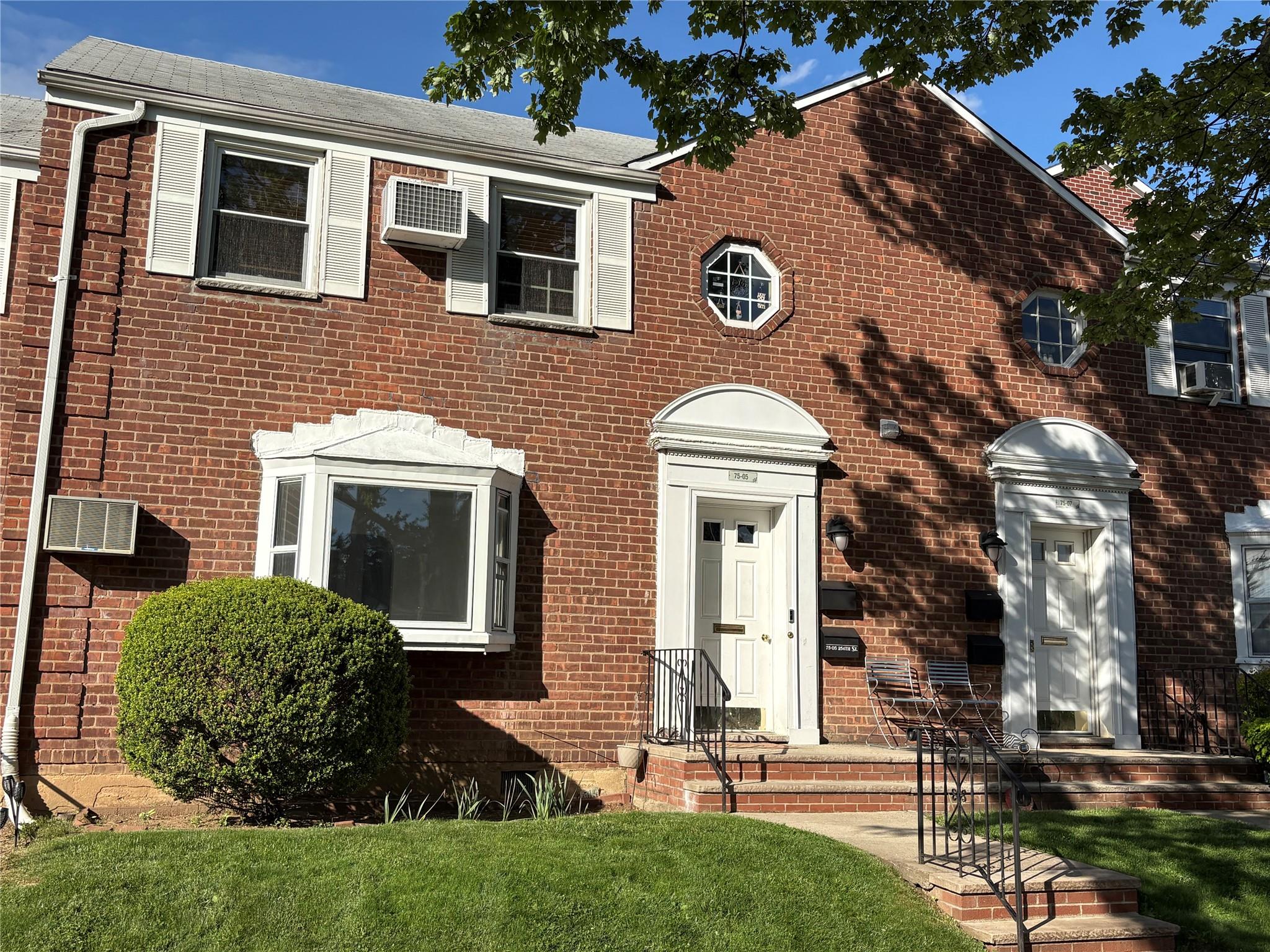 Rental Property at 254th Street 1st Floor, Glen Oaks, Queens, NY - Bedrooms: 1 
Bathrooms: 1 
Rooms: 3  - $2,400 MO.