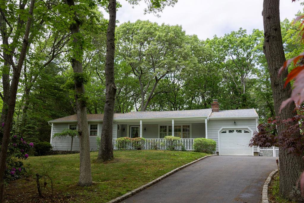 Hillside Road, Stony Brook, Hamptons, NY - 3 Bedrooms  
2 Bathrooms - 
