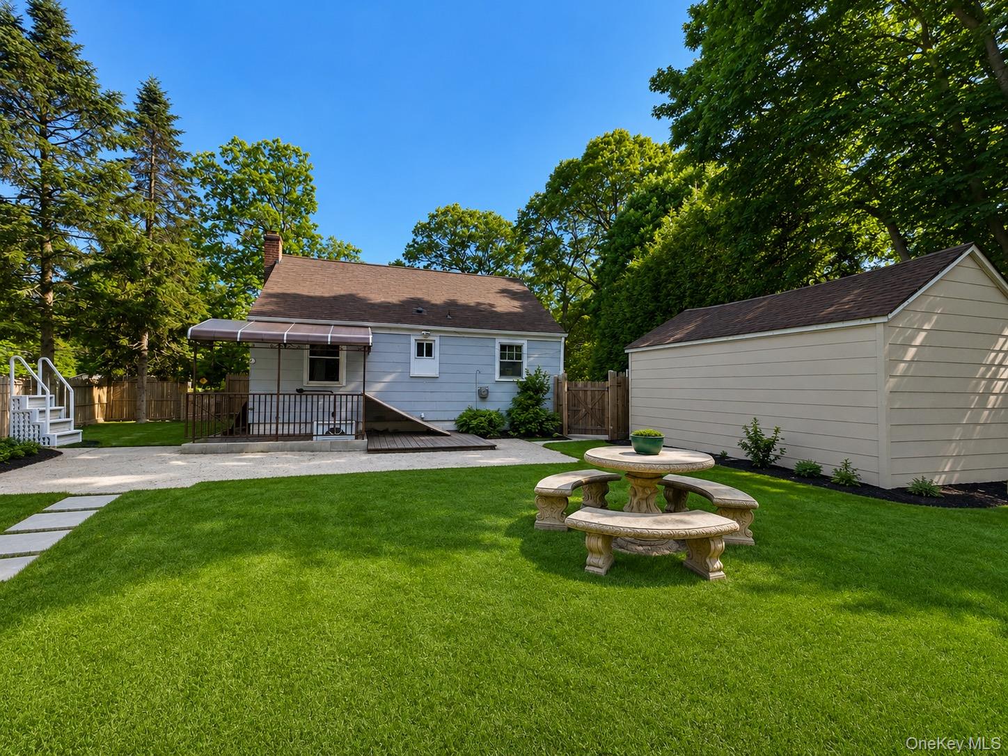 1419 Hallock Avenue