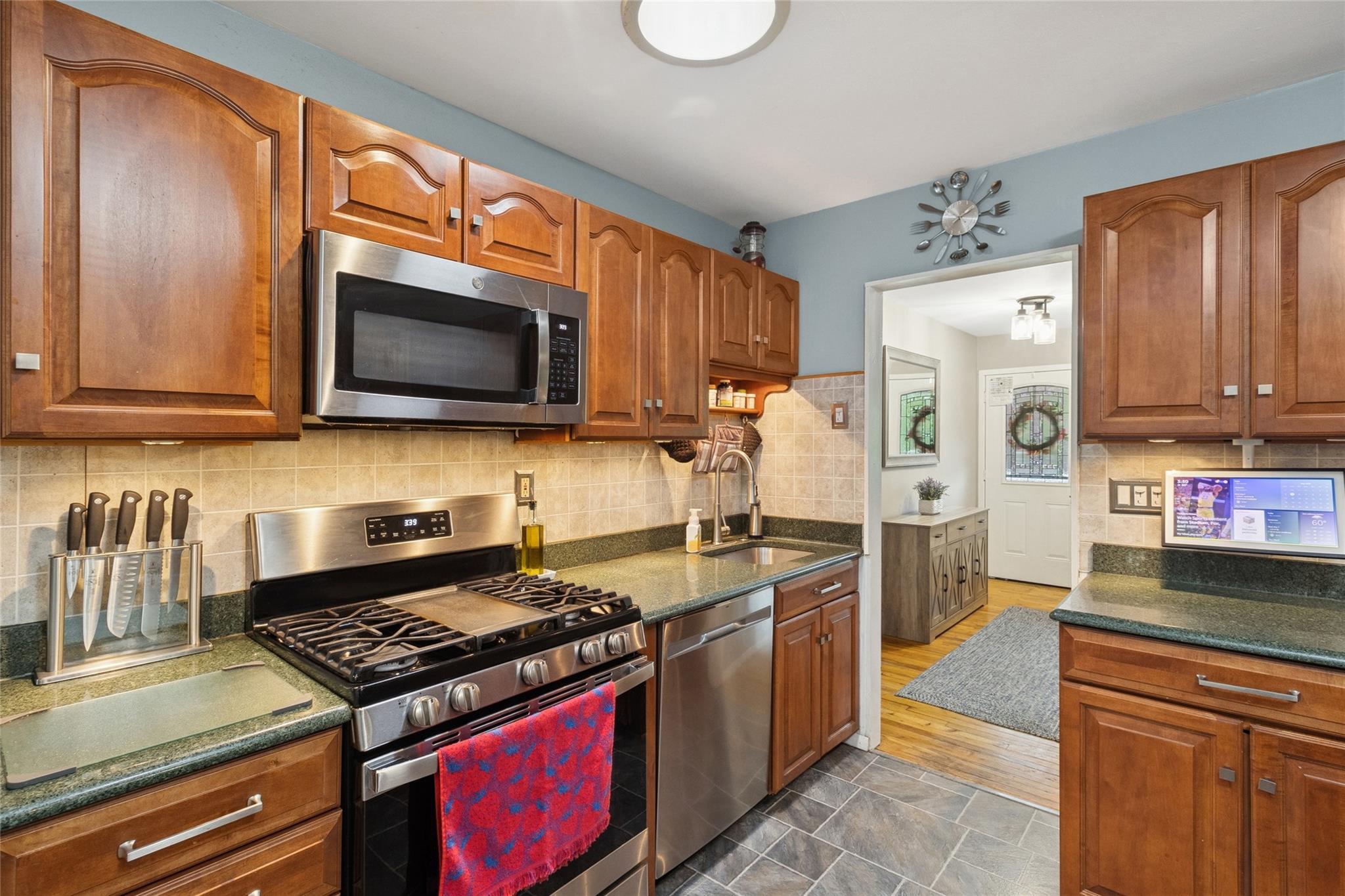 1 Arnold Court, Port Jefferson Station, New York image 6