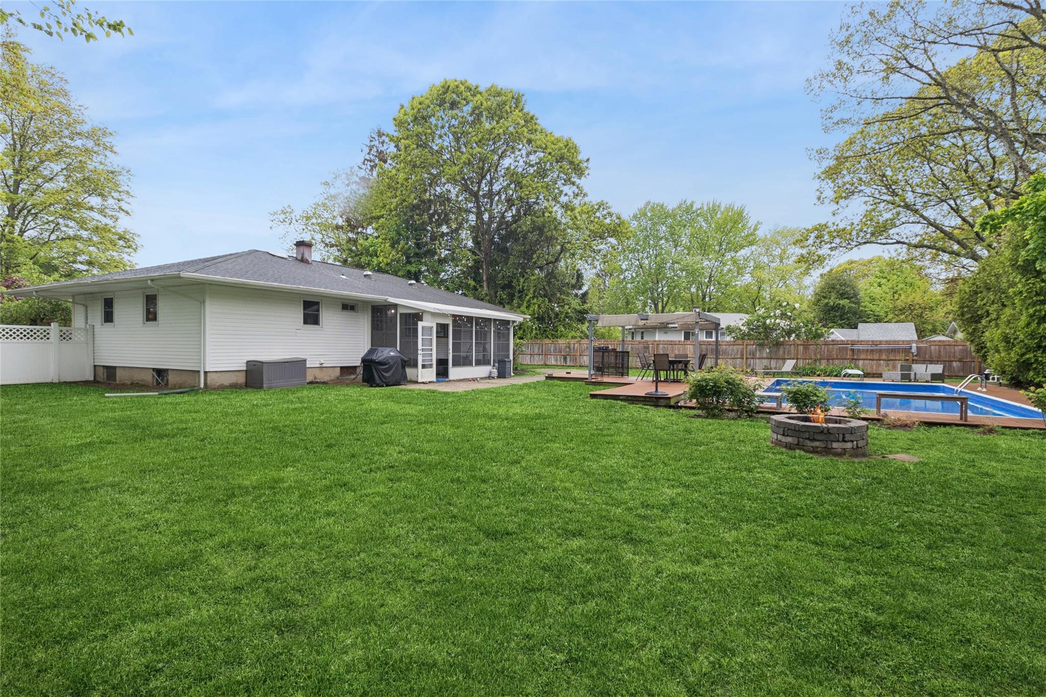 1 Arnold Court, Port Jefferson Station, New York image 25
