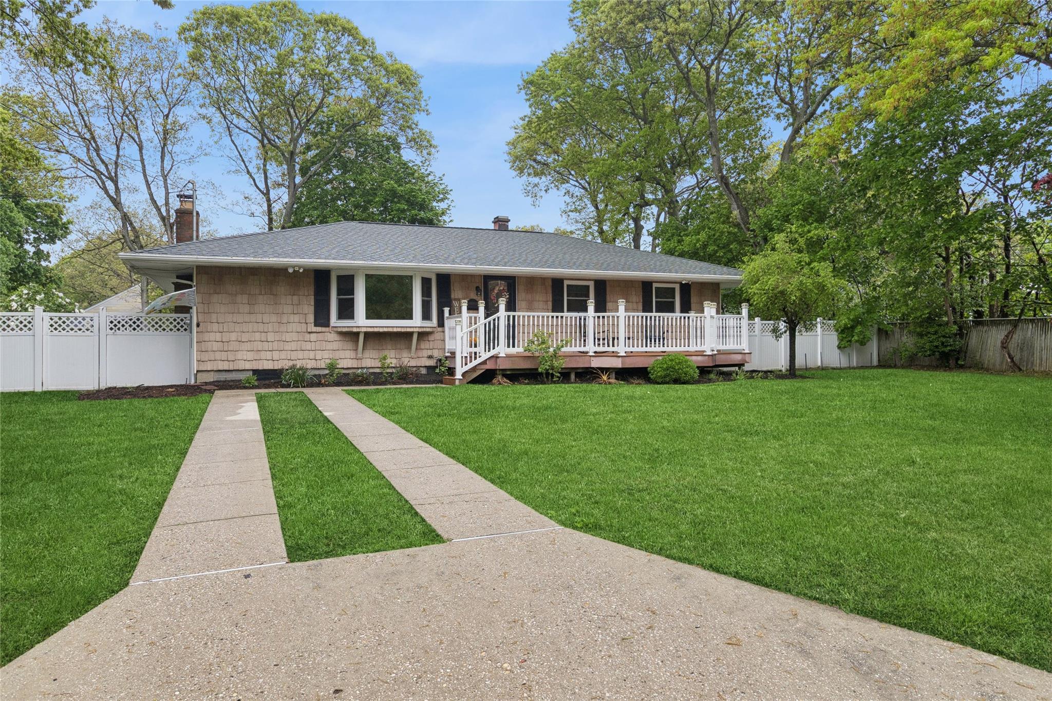 1 Arnold Court, Port Jefferson Station, New York image 1