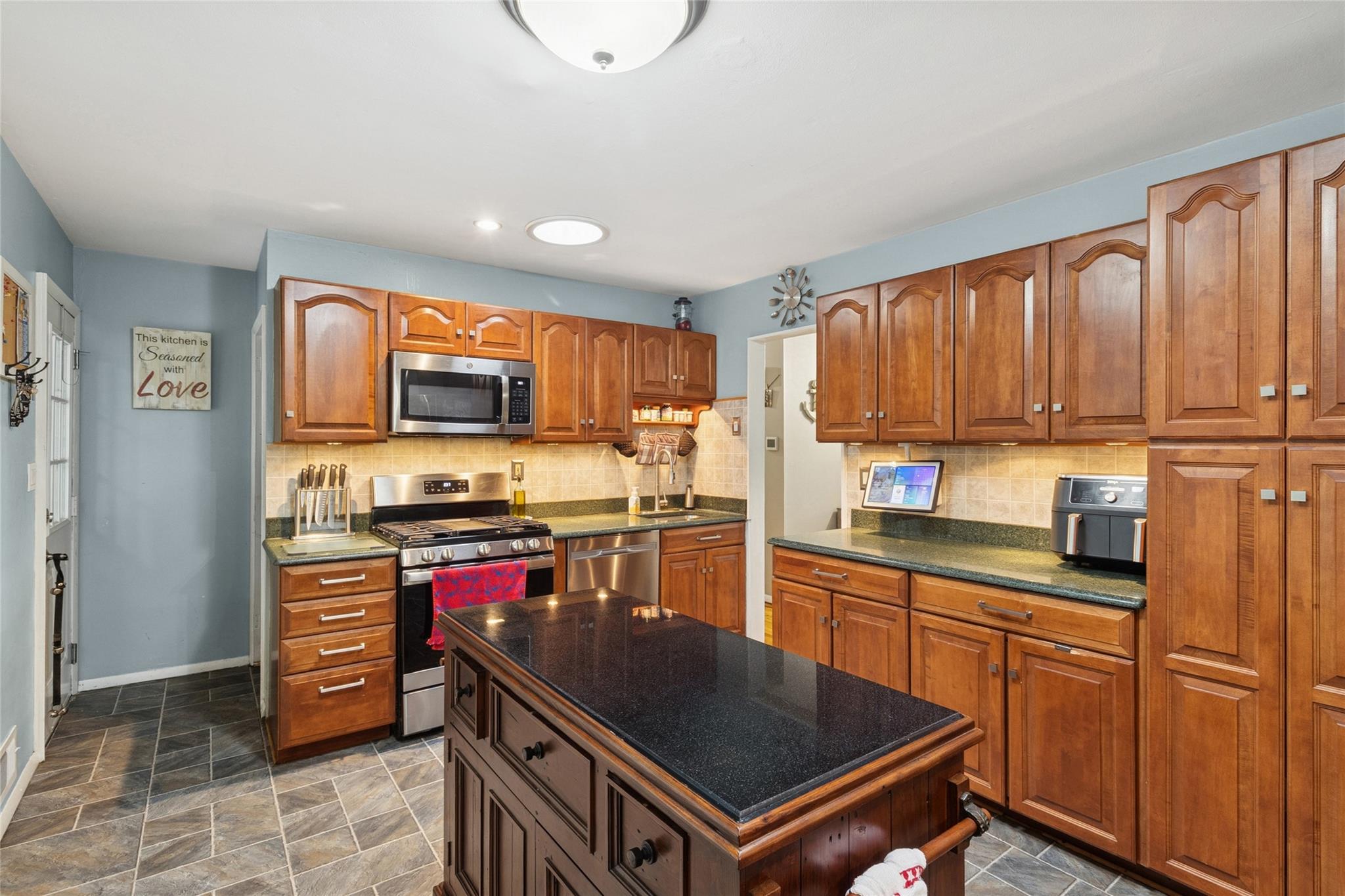 1 Arnold Court, Port Jefferson Station, New York image 8