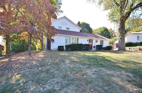 Photo of 7 Grandview Avenue, Ossining, NY 10562 (MLS # 923861)