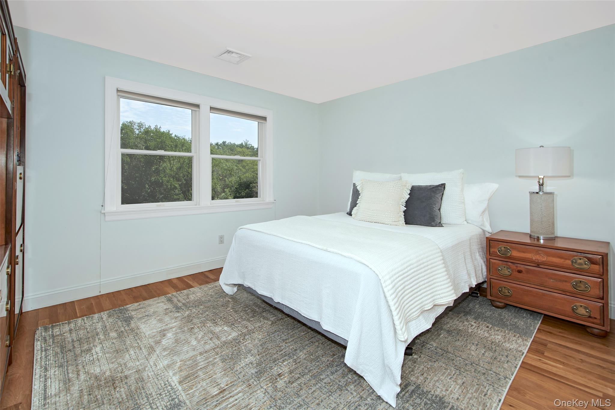 Chappaqua, New York 10514, United States, 4 Bedrooms Bedrooms, ,5 BathroomsBathrooms,Residential,Active,182158