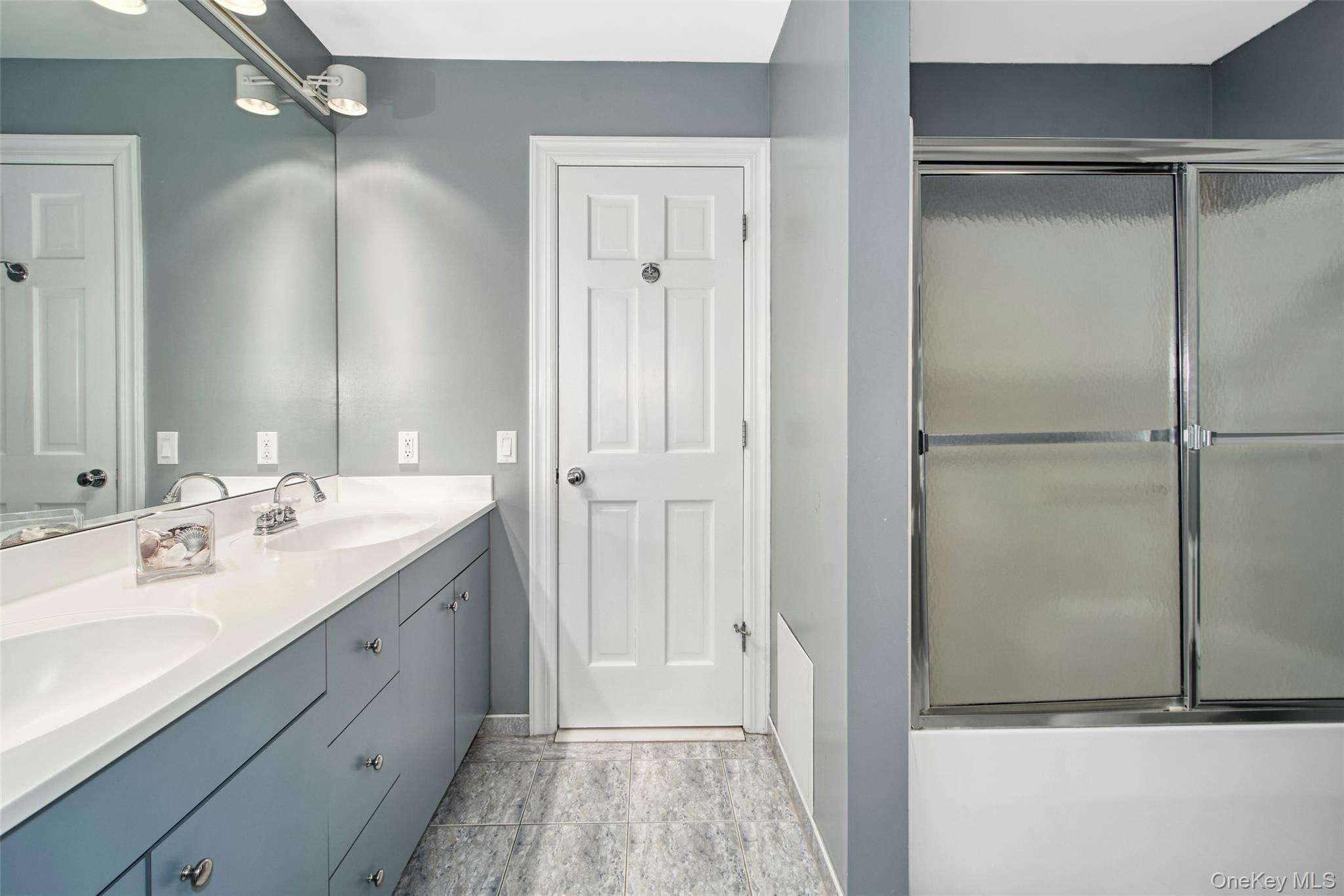 Chappaqua, New York 10514, United States, 4 Bedrooms Bedrooms, ,5 BathroomsBathrooms,Residential,Active,182158