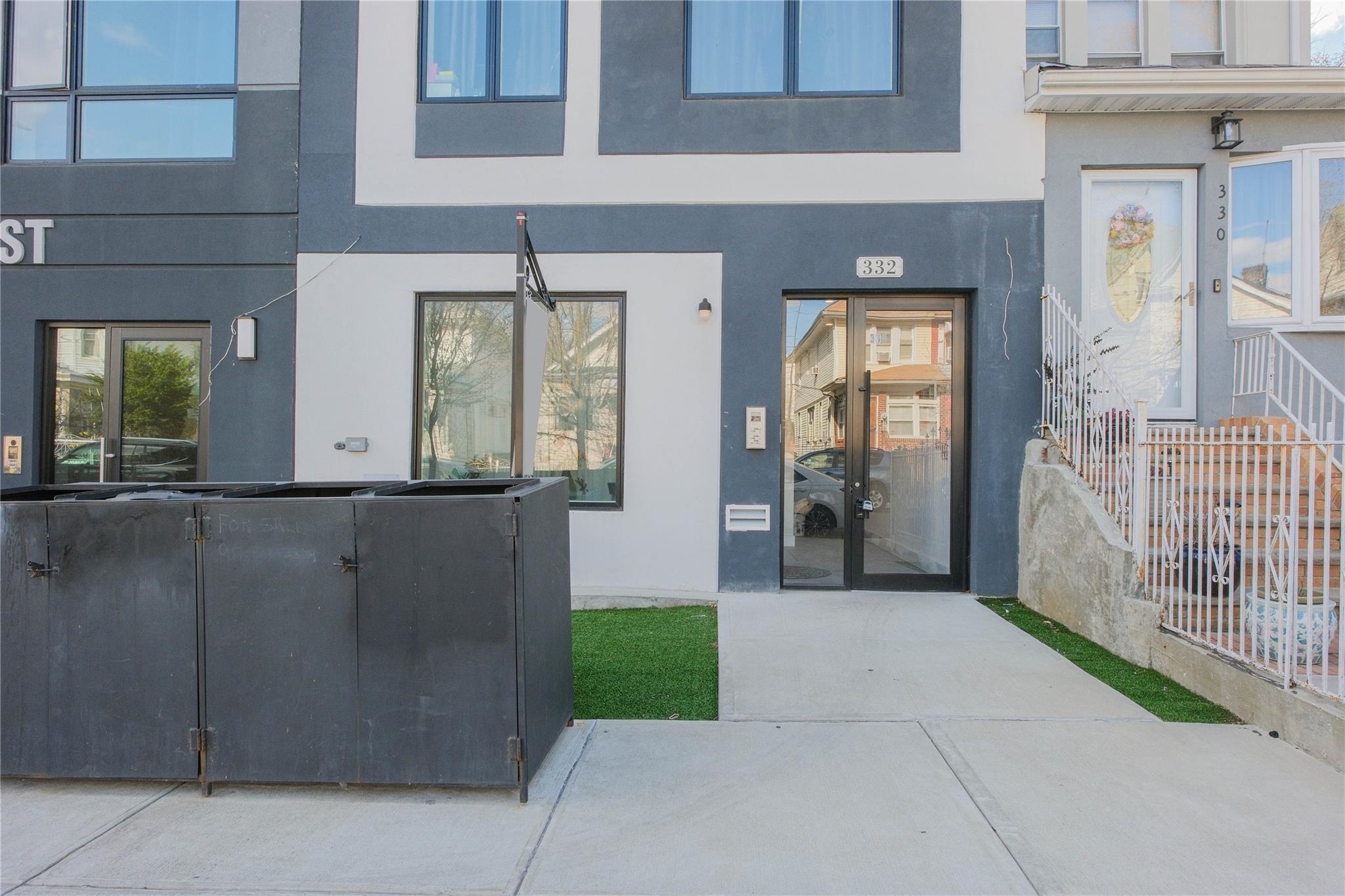 332 E 28th st Street