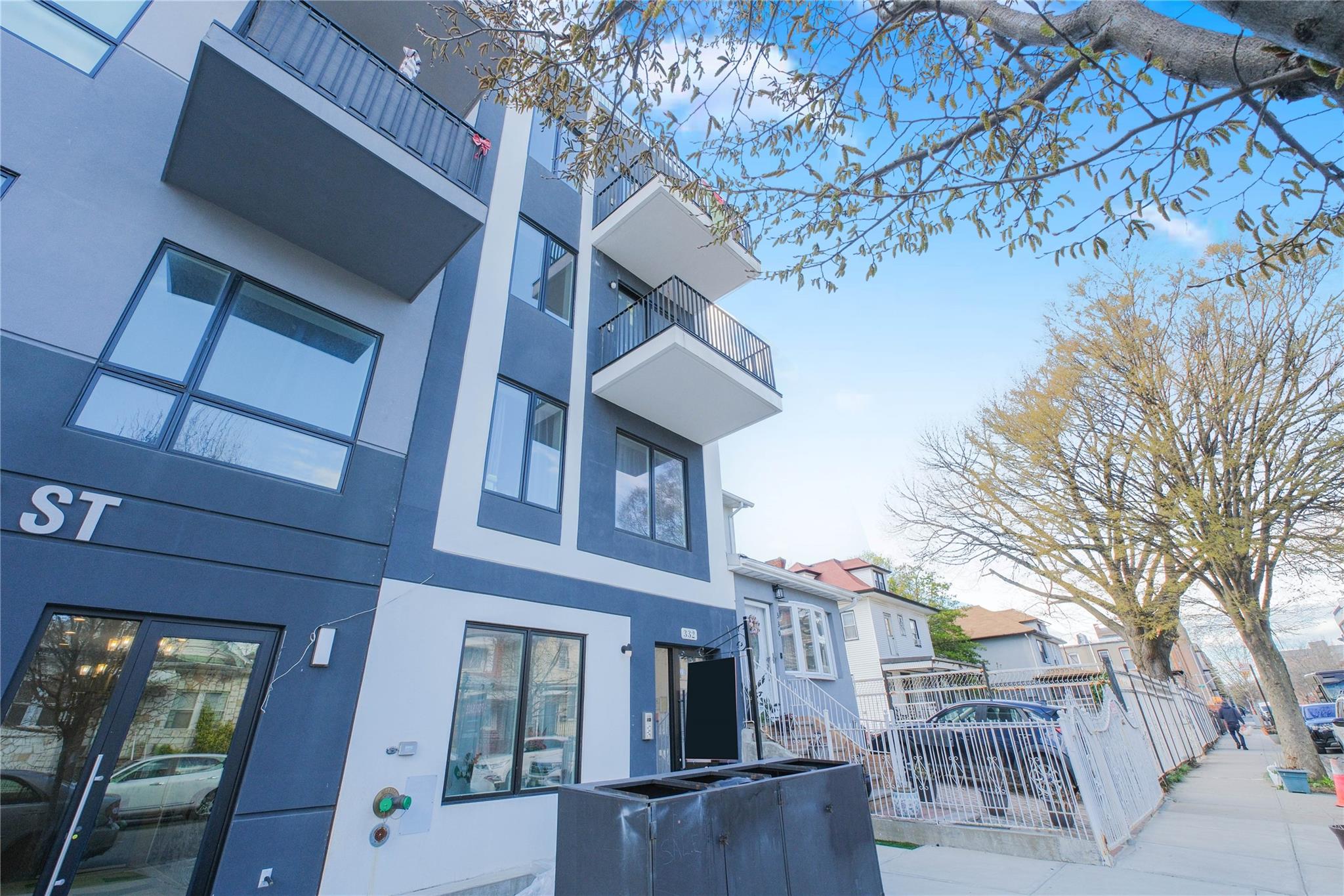332 E 28th st Street
