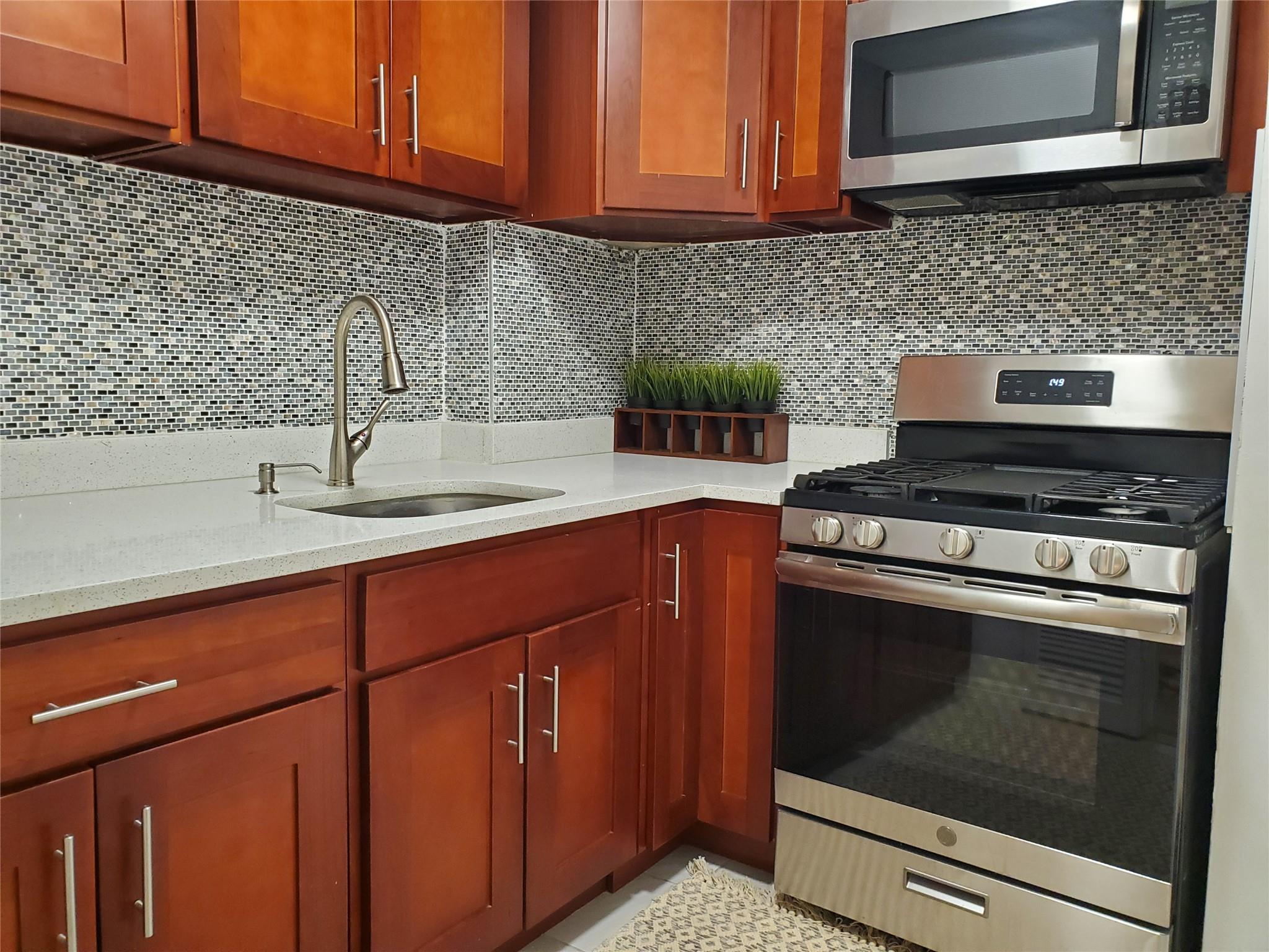 37-31 73rd Street #4M, Jackson Heights, New York image 1