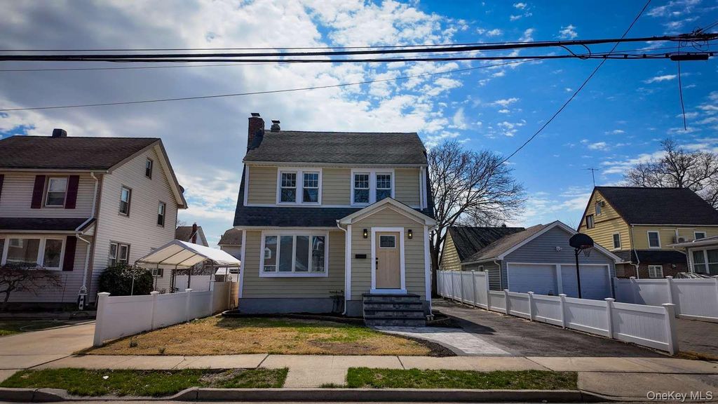 Photo of 50 E Saint Marks Place, Valley Stream, NY 11580 (MLS # 980391)