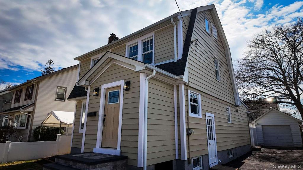 Photo of 50 E Saint Marks Place, Valley Stream, NY 11580 (MLS # 980391)