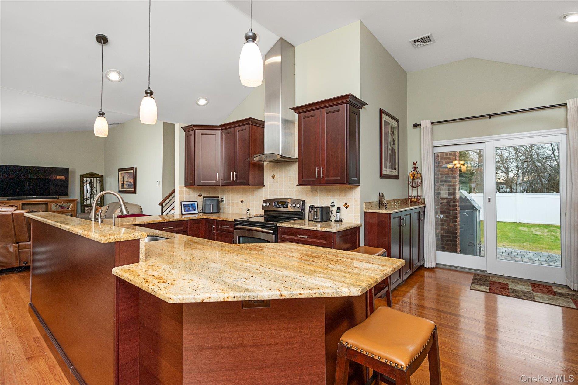 525 Roosevelt Avenue