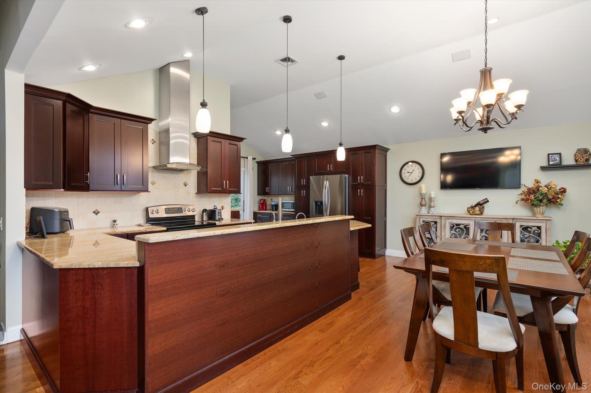 525 Roosevelt Avenue