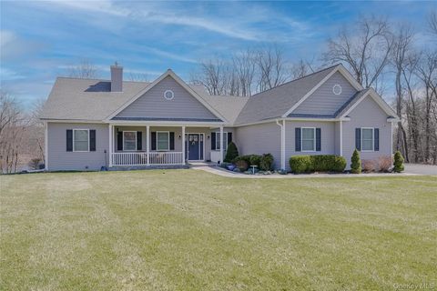 Homes For Sale - 23 Swan Hollow<br/> New Windsor, NY 12553