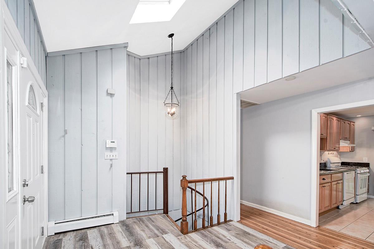 Mount Kisco, New York 10549, United States, 3 Bedrooms Bedrooms, ,2 BathroomsBathrooms,Residential,Coming Soon,140432