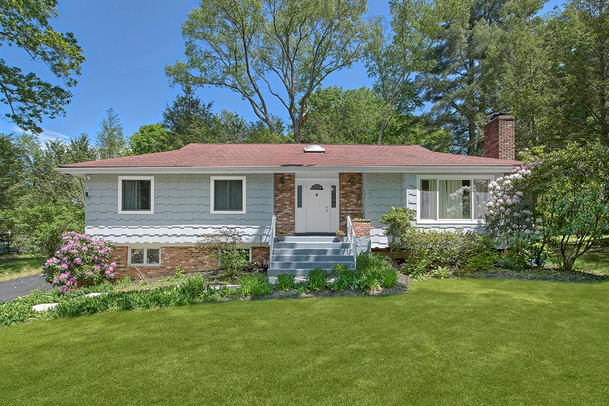 Mount Kisco, New York 10549, United States, 3 Bedrooms Bedrooms, ,2 BathroomsBathrooms,Residential,Coming Soon,140432