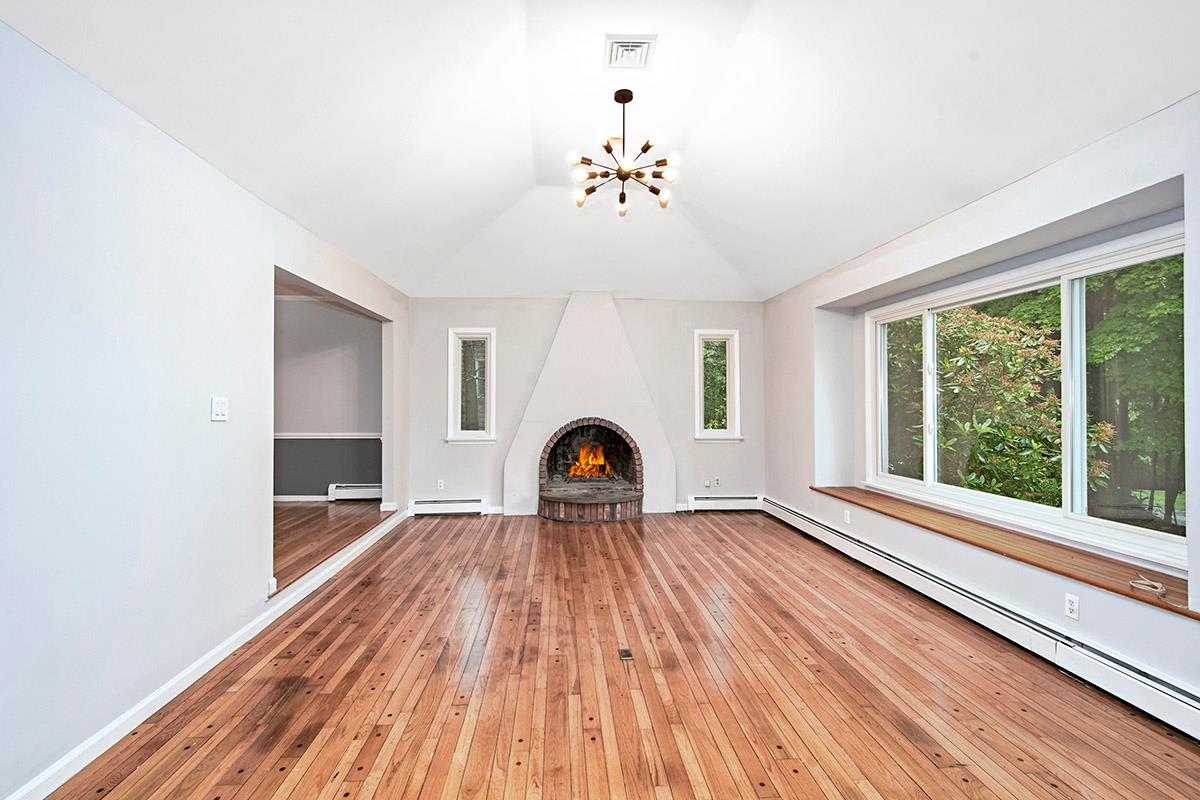 Mount Kisco, New York 10549, United States, 3 Bedrooms Bedrooms, ,2 BathroomsBathrooms,Residential,Coming Soon,140432