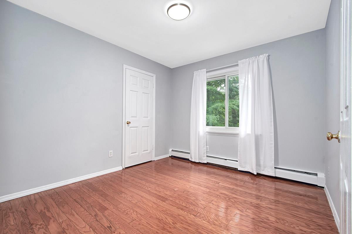 Mount Kisco, New York 10549, United States, 3 Bedrooms Bedrooms, ,2 BathroomsBathrooms,Residential,Coming Soon,140432