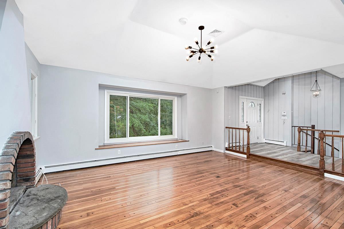 Mount Kisco, New York 10549, United States, 3 Bedrooms Bedrooms, ,2 BathroomsBathrooms,Residential,Coming Soon,140432