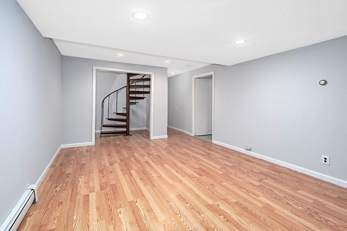 Mount Kisco, New York 10549, United States, 3 Bedrooms Bedrooms, ,2 BathroomsBathrooms,Residential,Coming Soon,140432