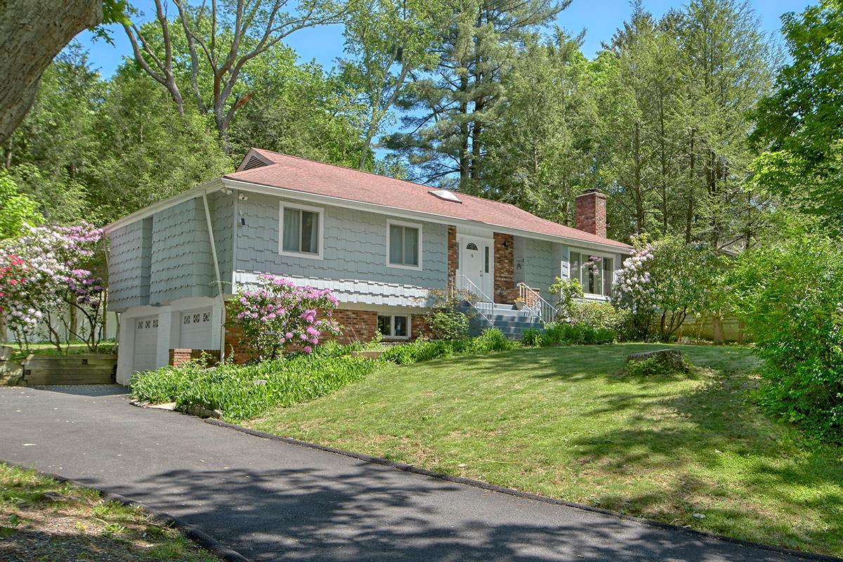 Mount Kisco, New York 10549, United States, 3 Bedrooms Bedrooms, ,2 BathroomsBathrooms,Residential,Coming Soon,140432