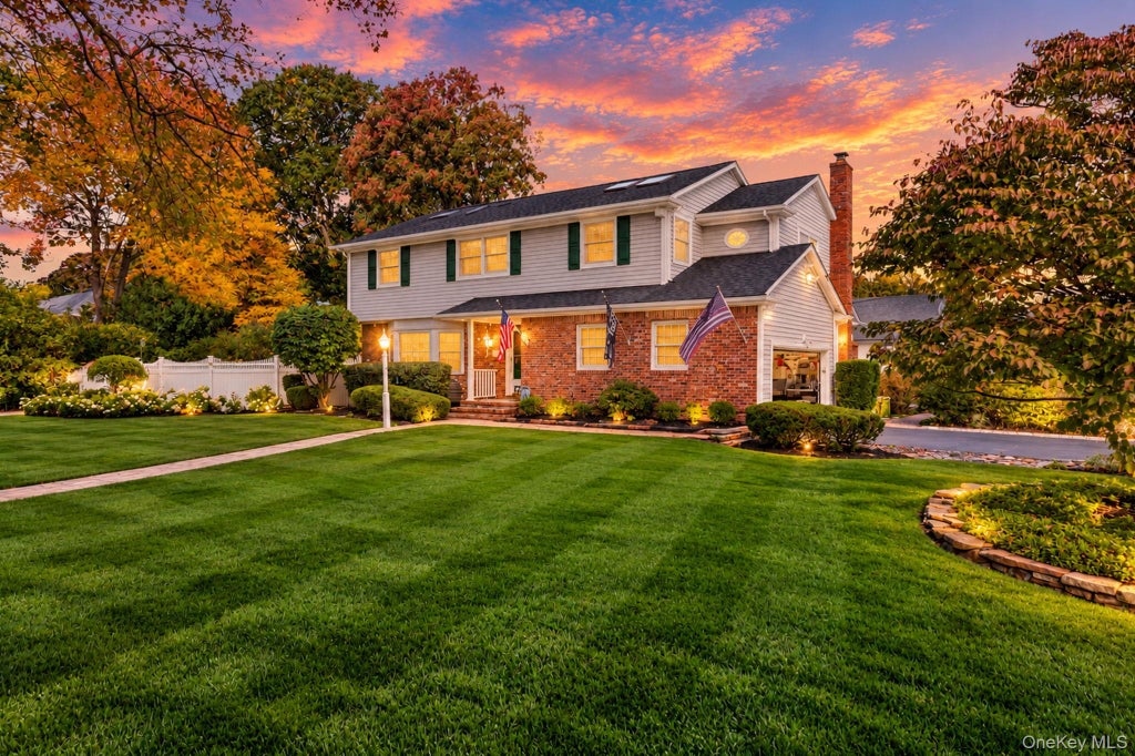 Photo of 40 Iroquois Drive, Brightwaters, NY 11718 (MLS # 1068397)