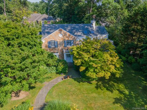 Homes For Sale - 2 W Woods Road<br/> Nassau County, Great Neck, NY 11020