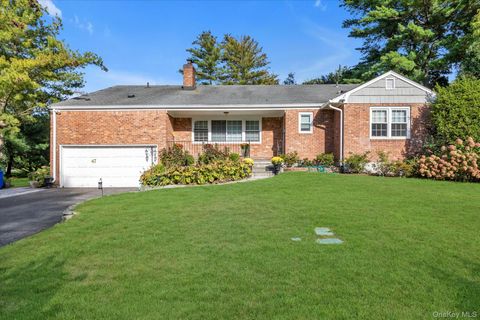 47 Pinewood Road Roslyn NY 11576